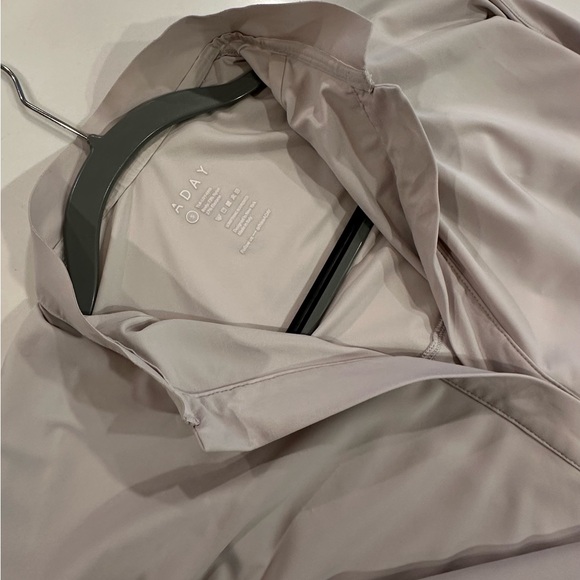 Aday Something Borrowed Light Gray Shirt Small - Picture 5 of 6